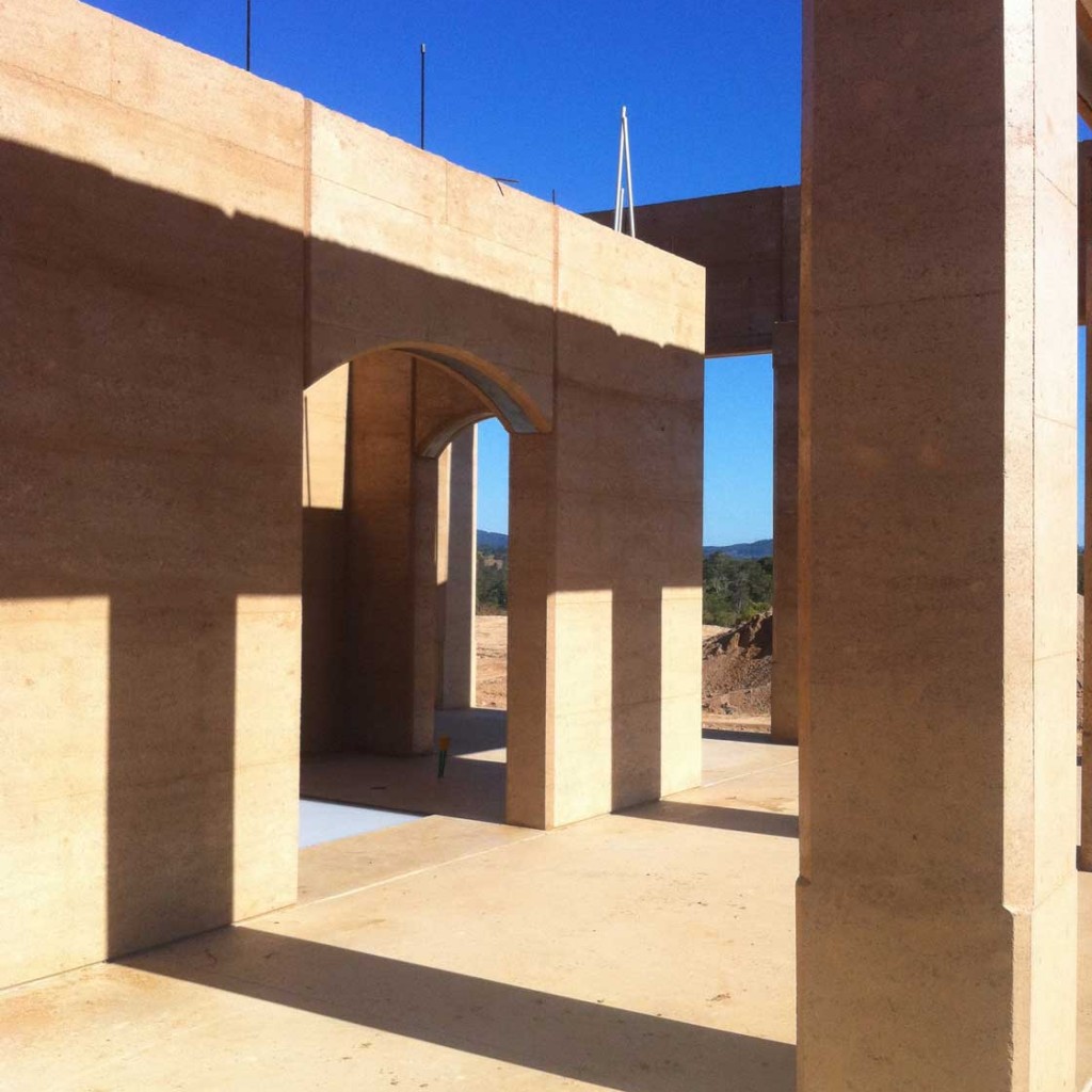 Rammed earth arches, Queensland